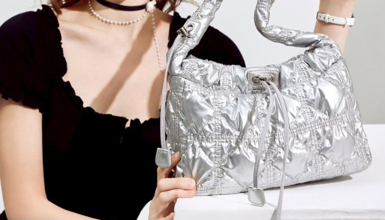 9 Inspirasi OOTD Liburan ke Jogja Pakai Clarine Bag dari Jims Honey