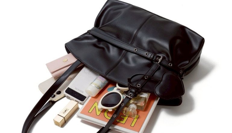 10 Referensi Outfit Kuliah yang Simple Pakai Lanna Bag dari Jims Honey