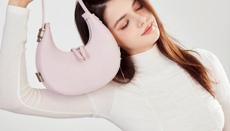 10 Ide OOTD Liburan ke Korea Pakai Molita Bag dari Jims Honey