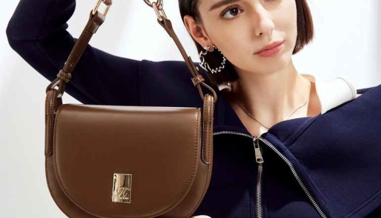 7 OOTD Liburan Musim Dingin yang Stylish Pakai Berlin Bag dari Jims Honey