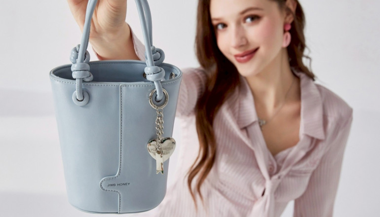 5 Inspo OOTD Liburan ke Malang Pakai Catlyn Bag dari Jims Honey